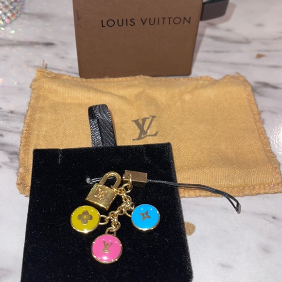 Louis Vuitton charm for bags n phone excellent condition. - Picture 1 of 4